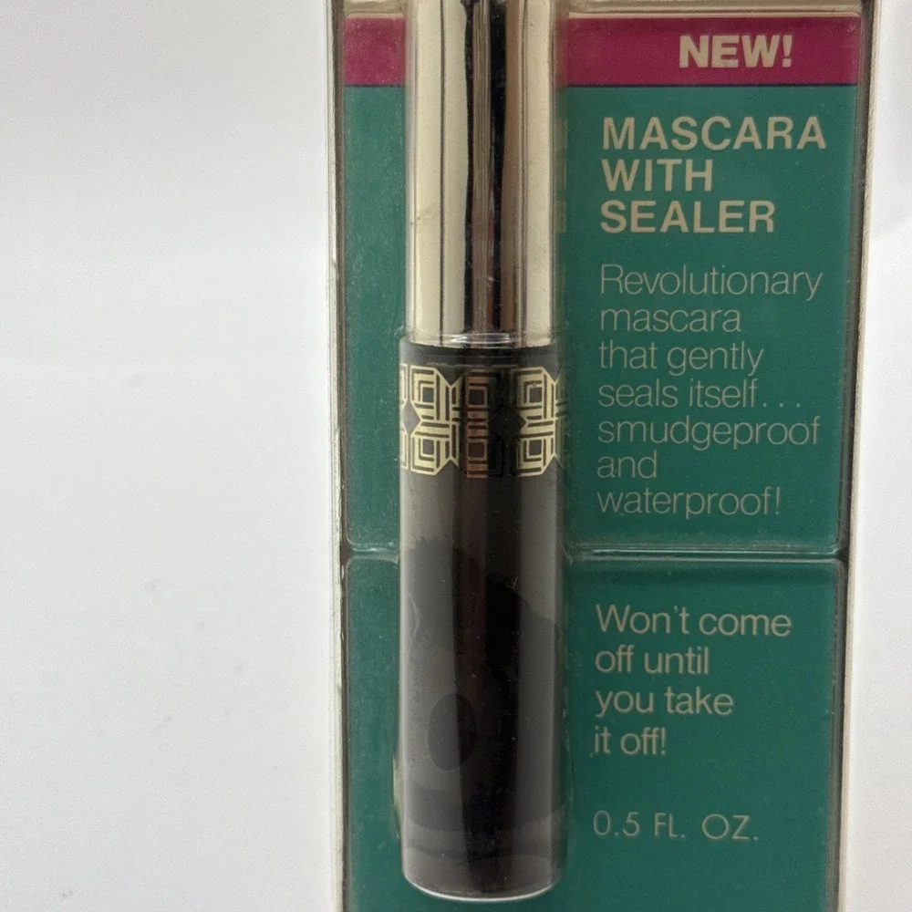 Aziza eyes mascara